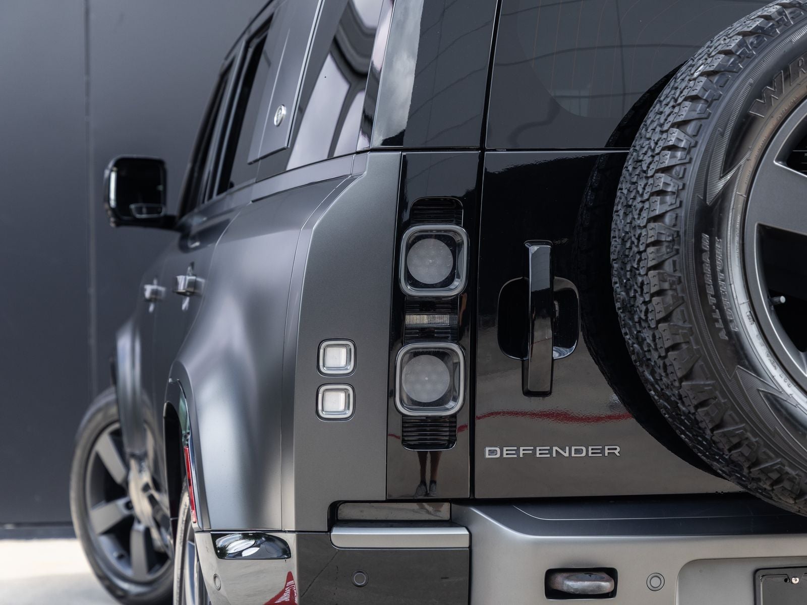 2023 Land Rover Defender 110 V8