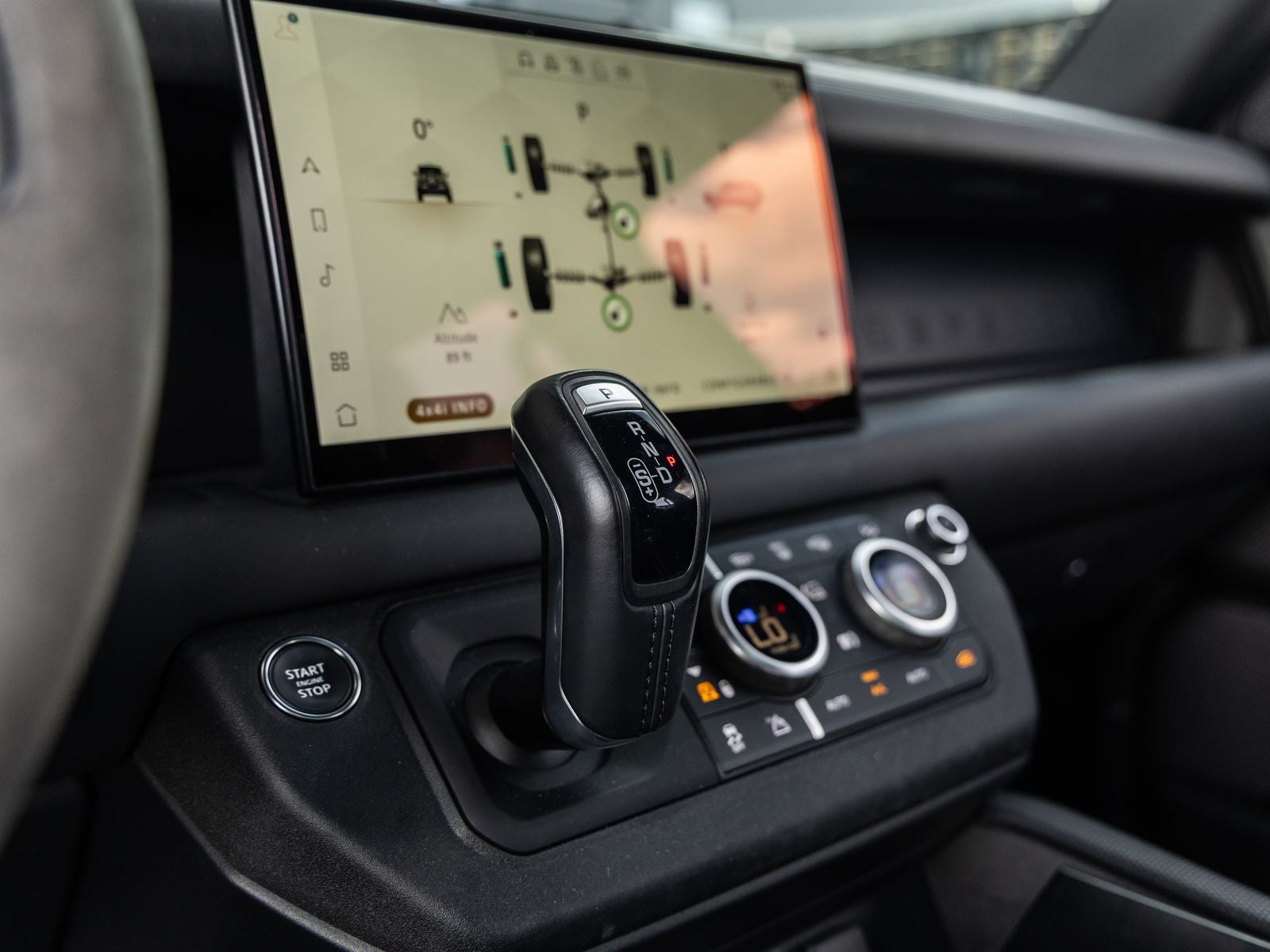 2023 Land Rover Defender 110 V8