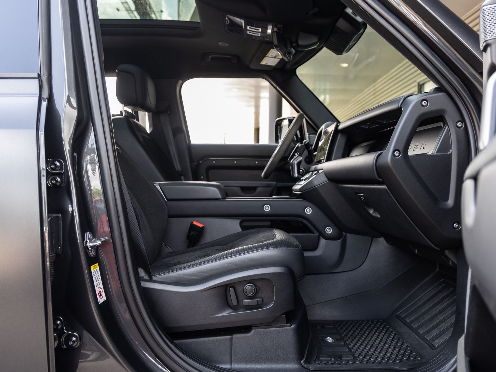 2023 Land Rover Defender 110 V8