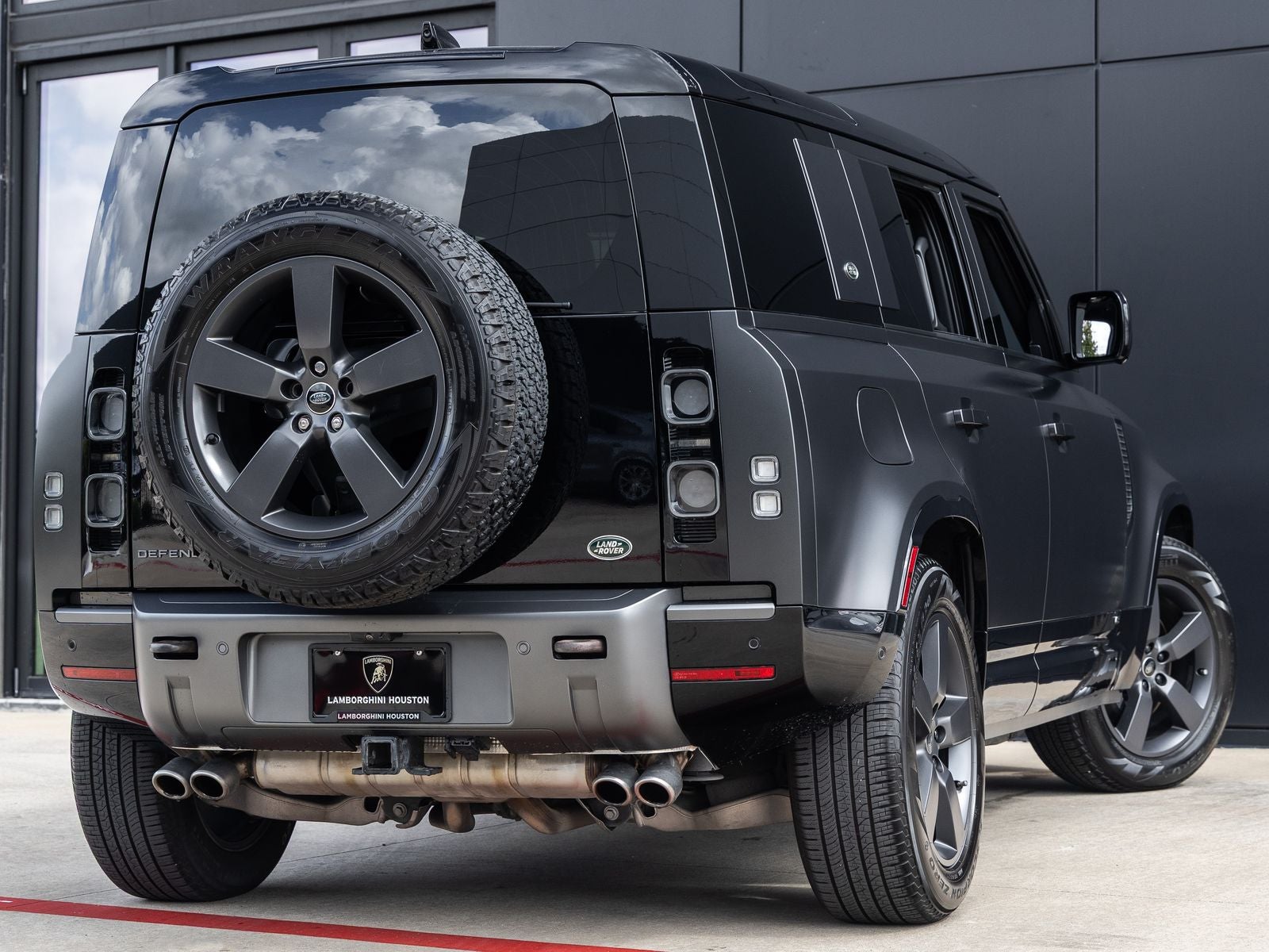 2023 Land Rover Defender 110 V8