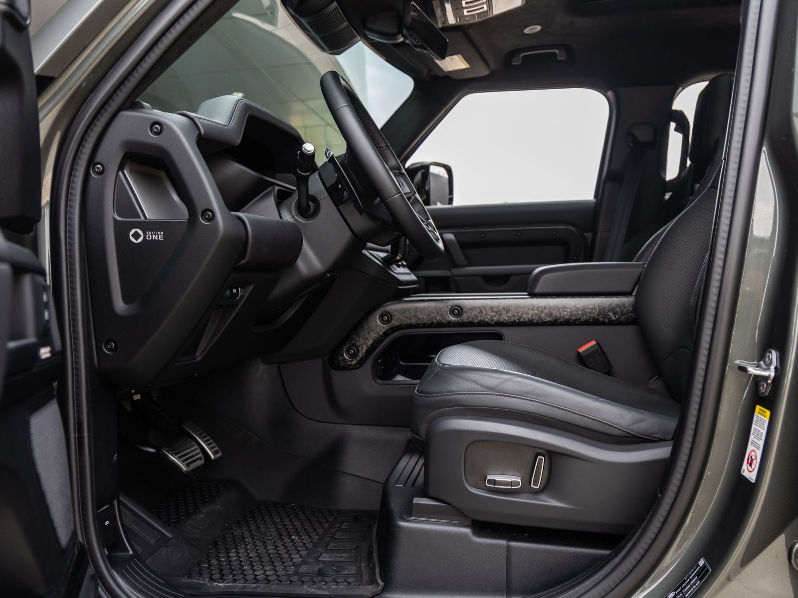 2025 Land Rover Defender 110 P635 OCTA V8