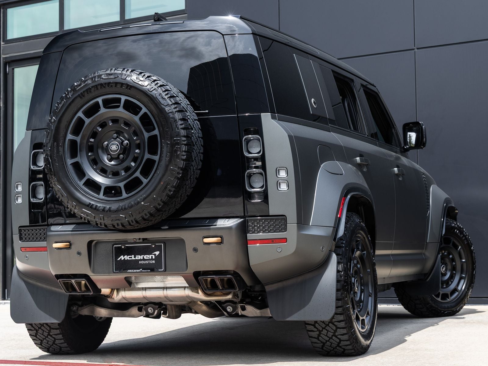 2025 Land Rover Defender 110 P635 OCTA V8