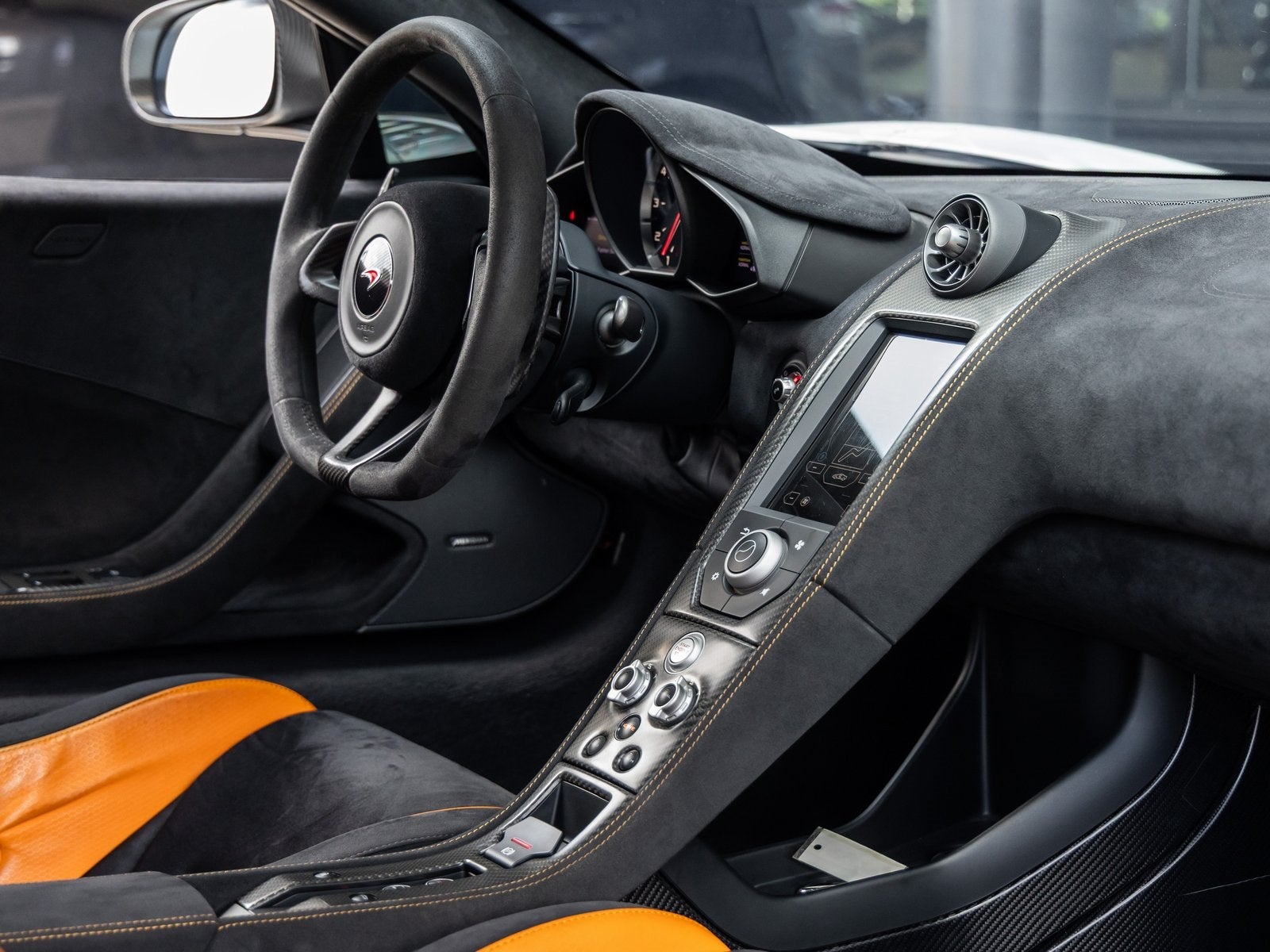 2016 McLaren 675LT Base