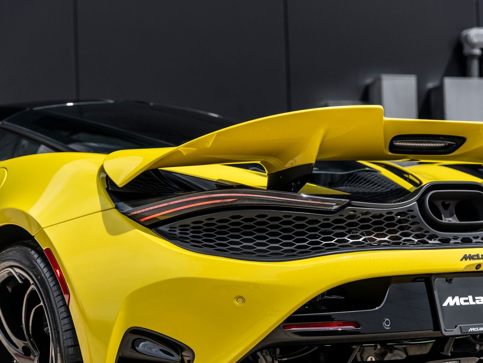 2027 McLaren 750S Base