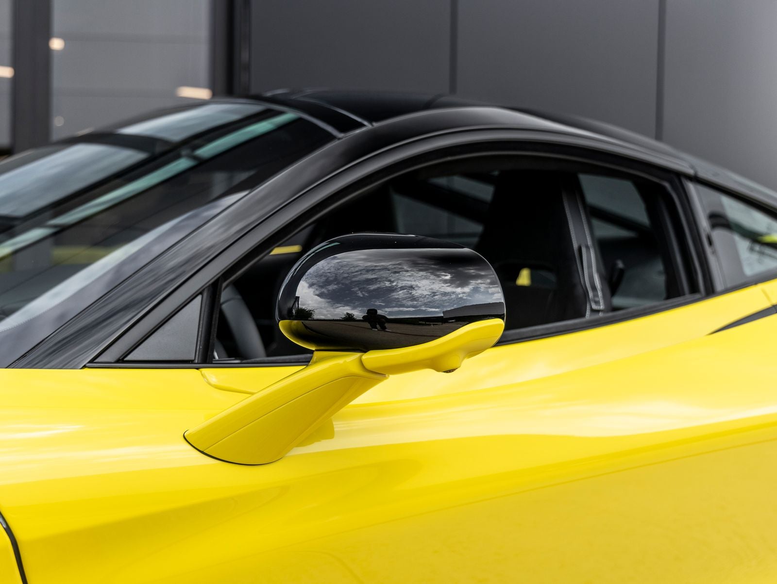 2027 McLaren 750S Base