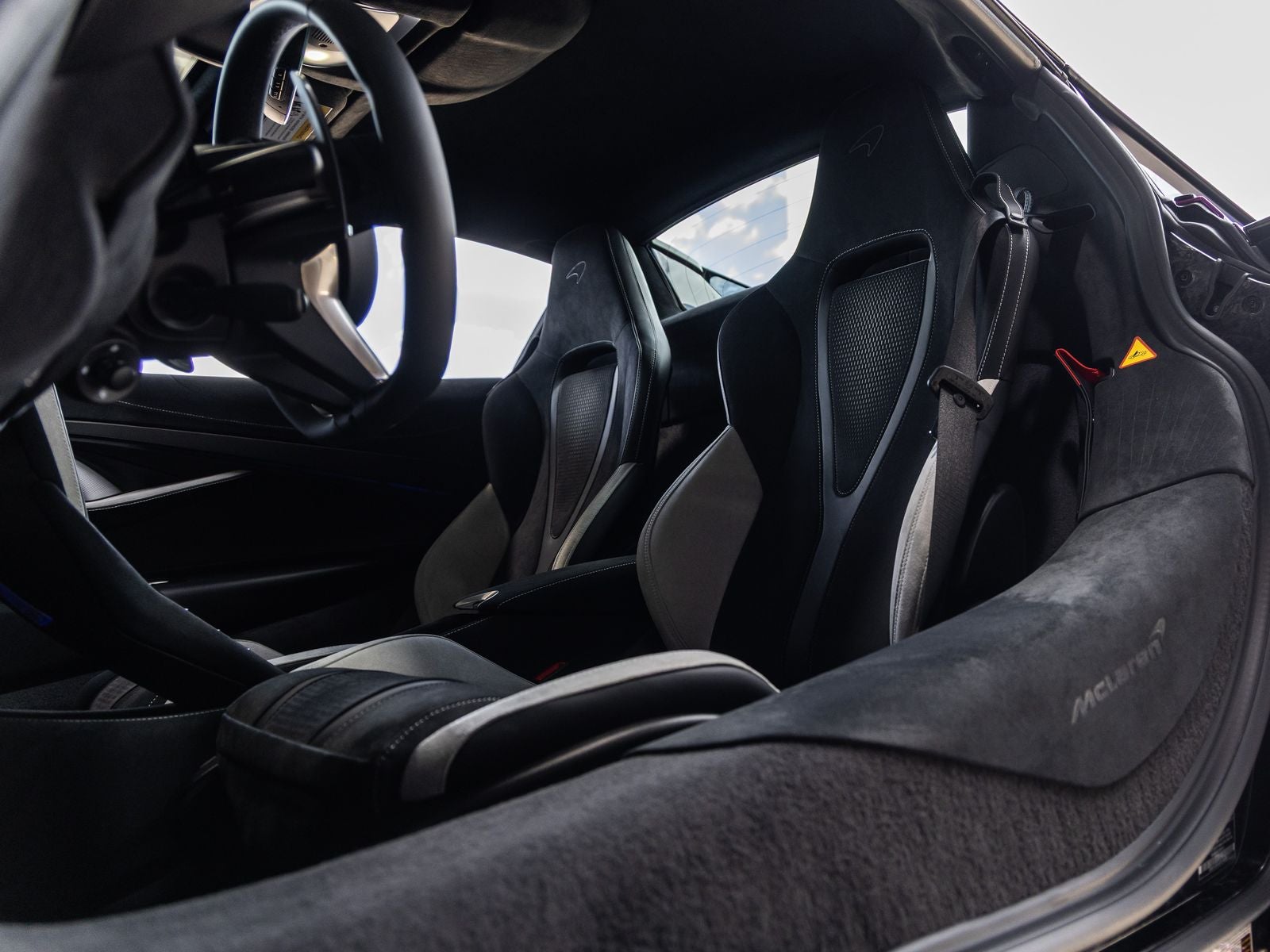 2027 McLaren 750S Base