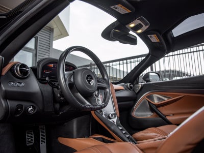 2018 McLaren 720S Base