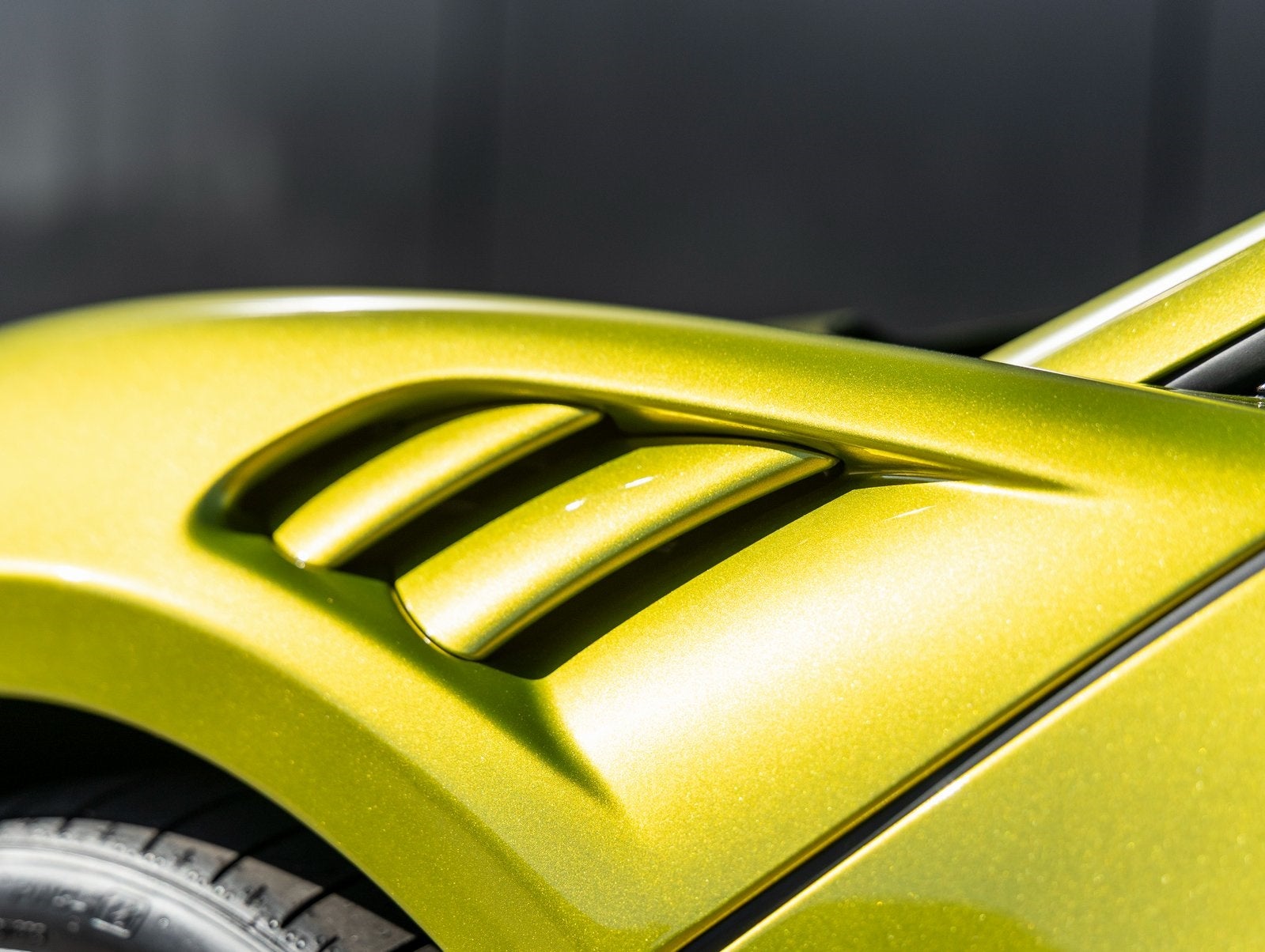 2025 McLaren Artura Base