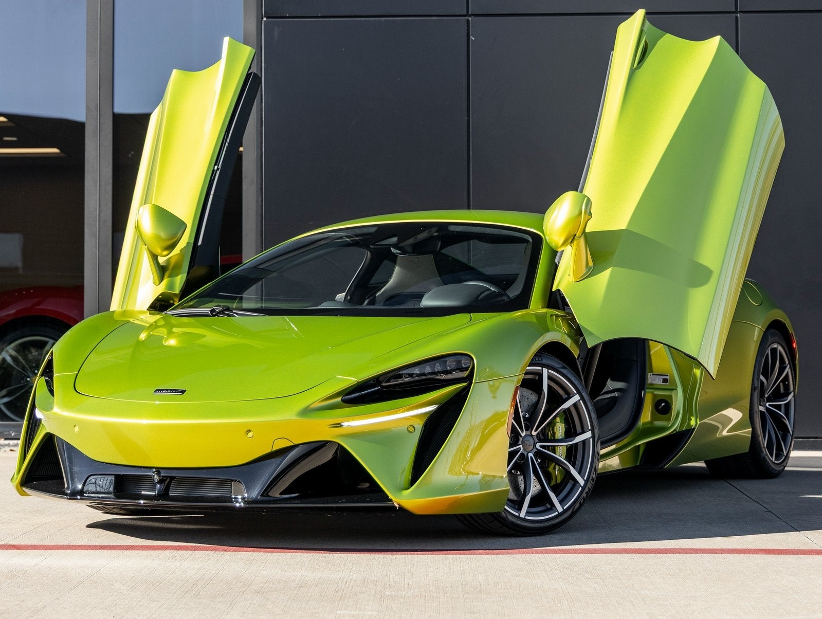 2025 McLaren Artura Base