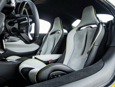 2025 McLaren Artura Base