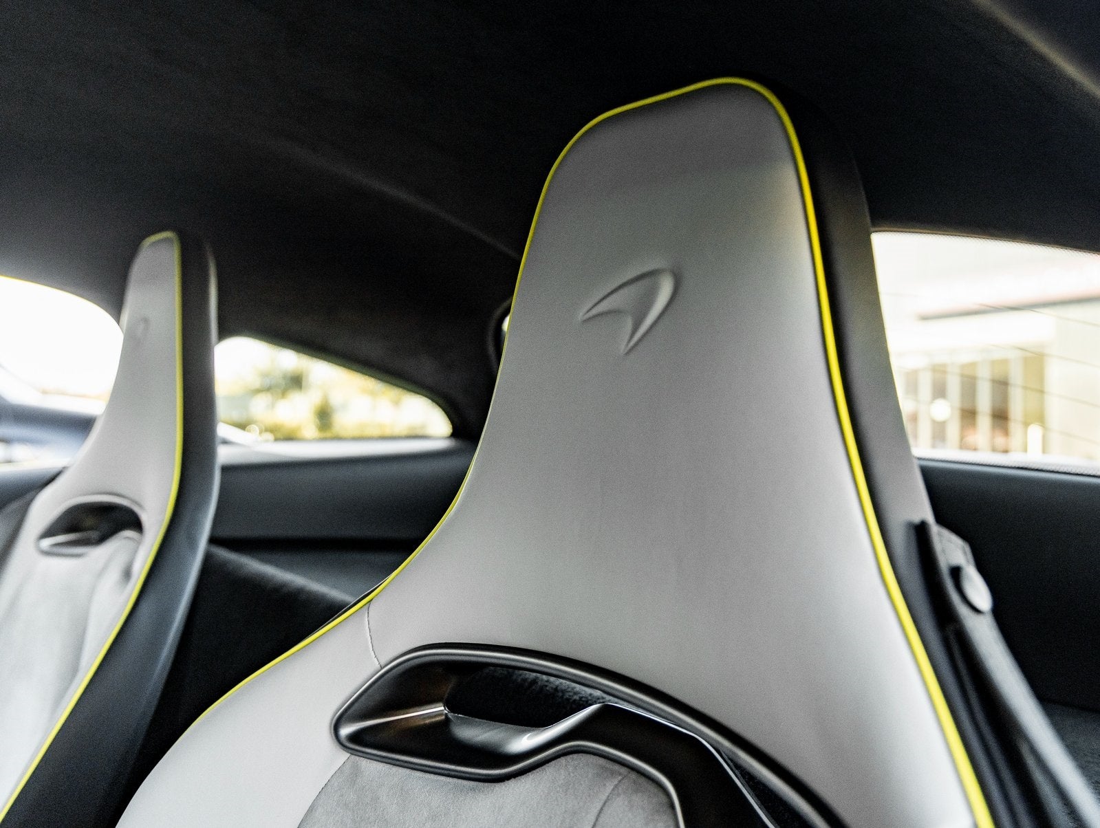 2025 McLaren Artura Base