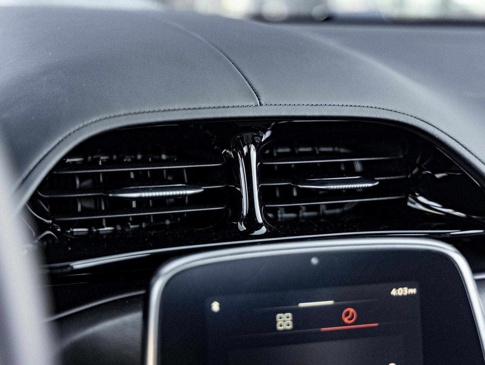 2025 McLaren Artura Base