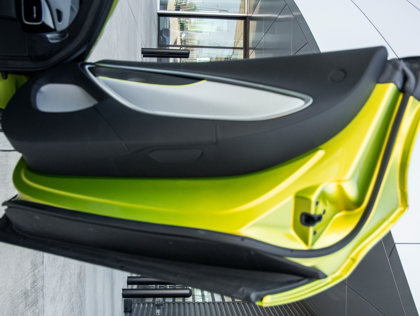 2025 McLaren Artura Base