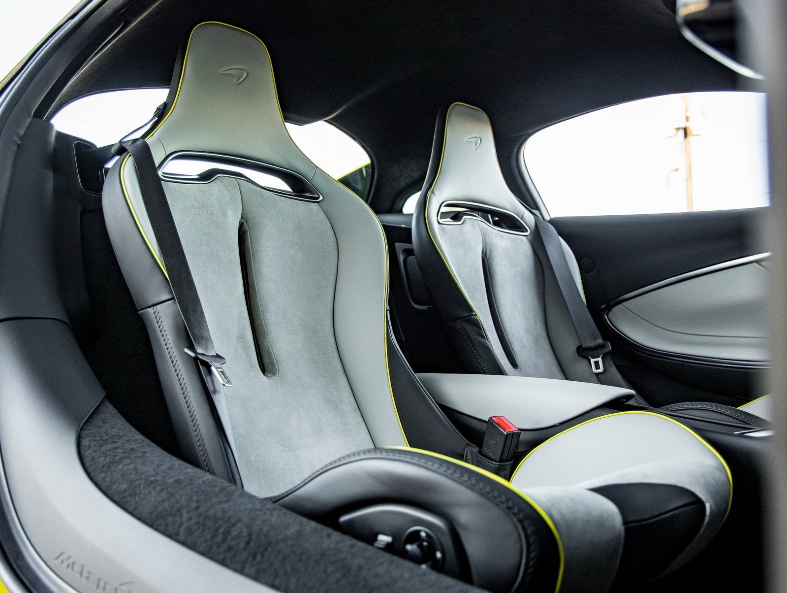 2025 McLaren Artura Base