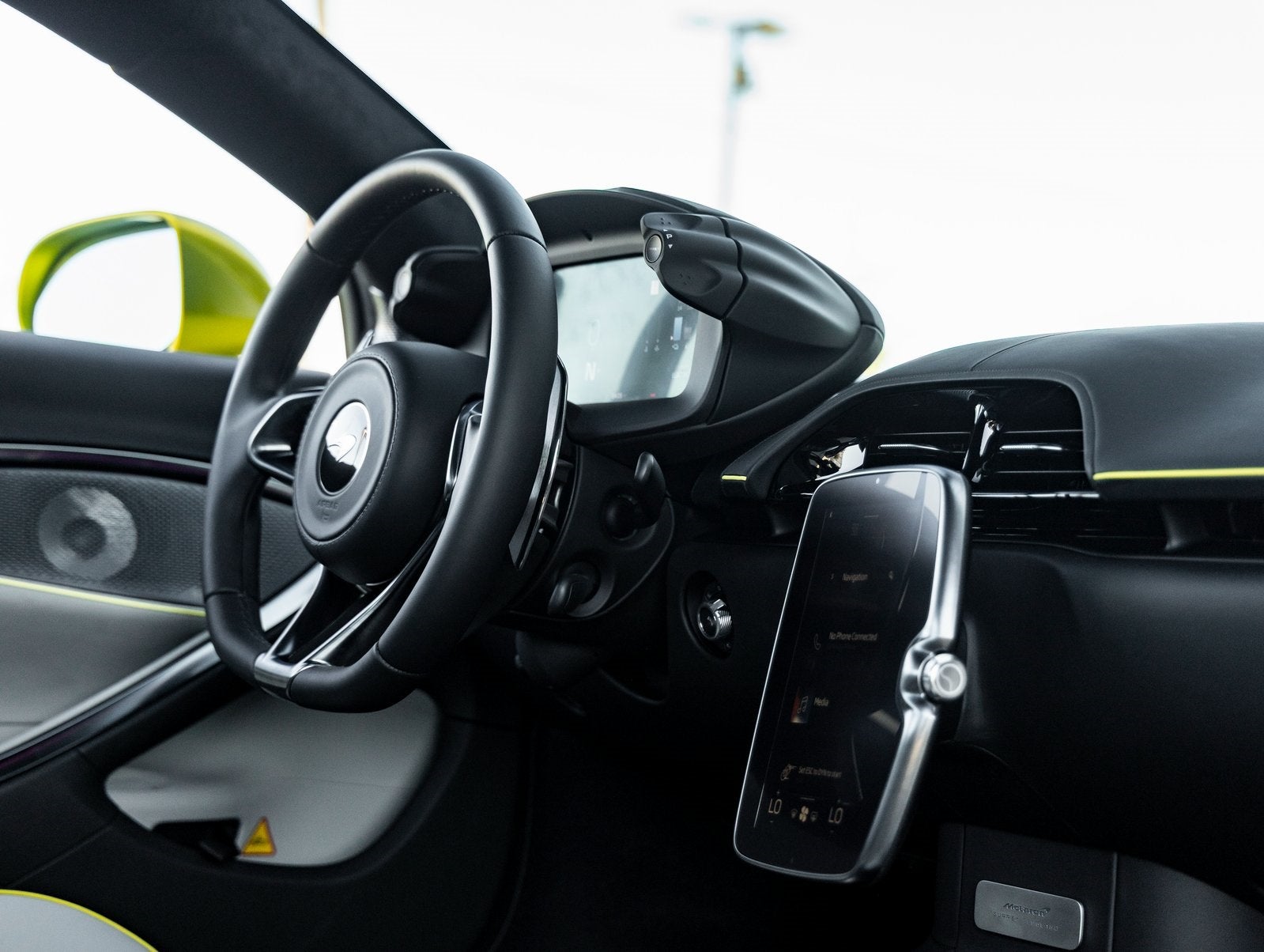 2025 McLaren Artura Base