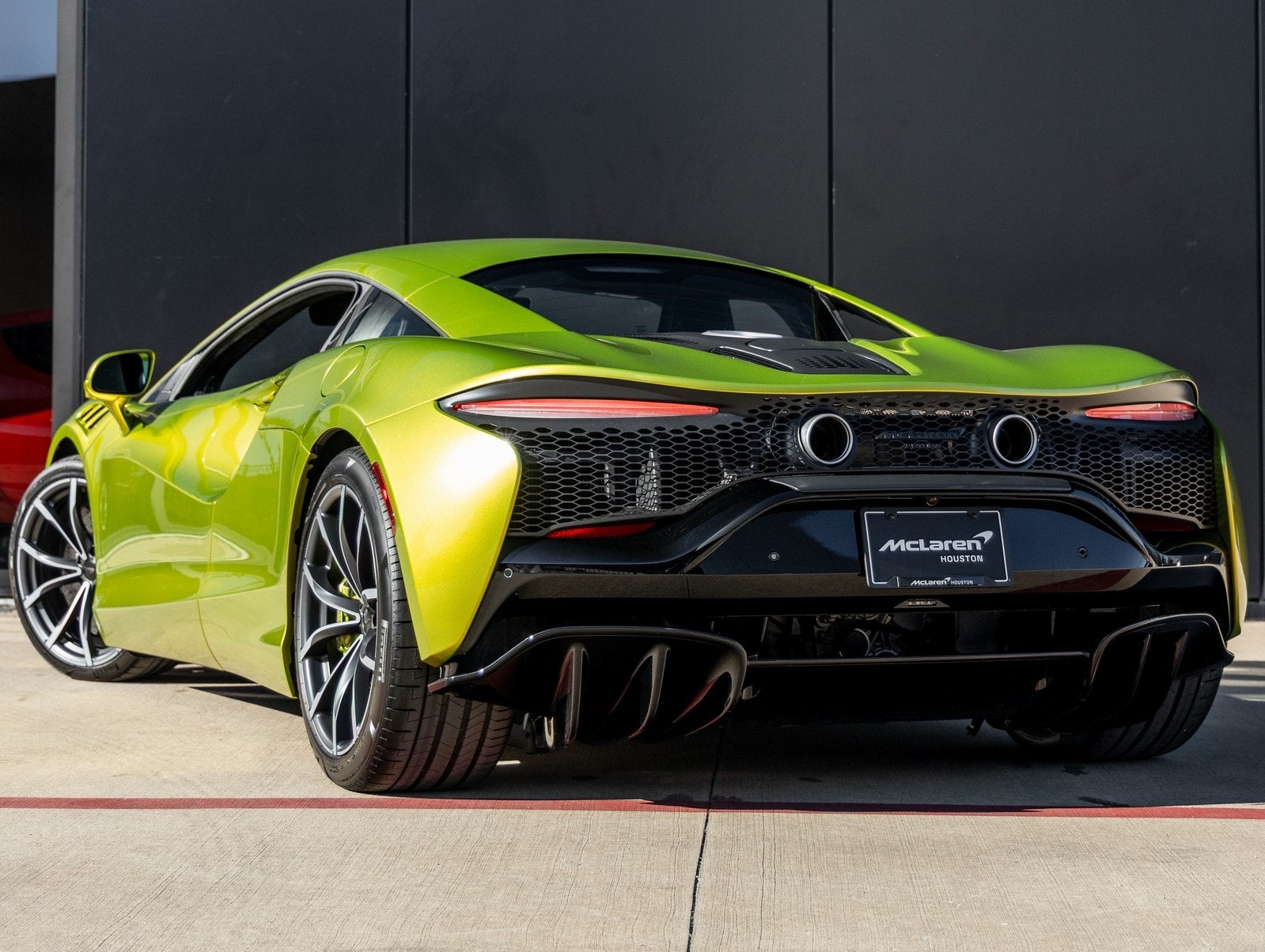 2025 McLaren Artura Base