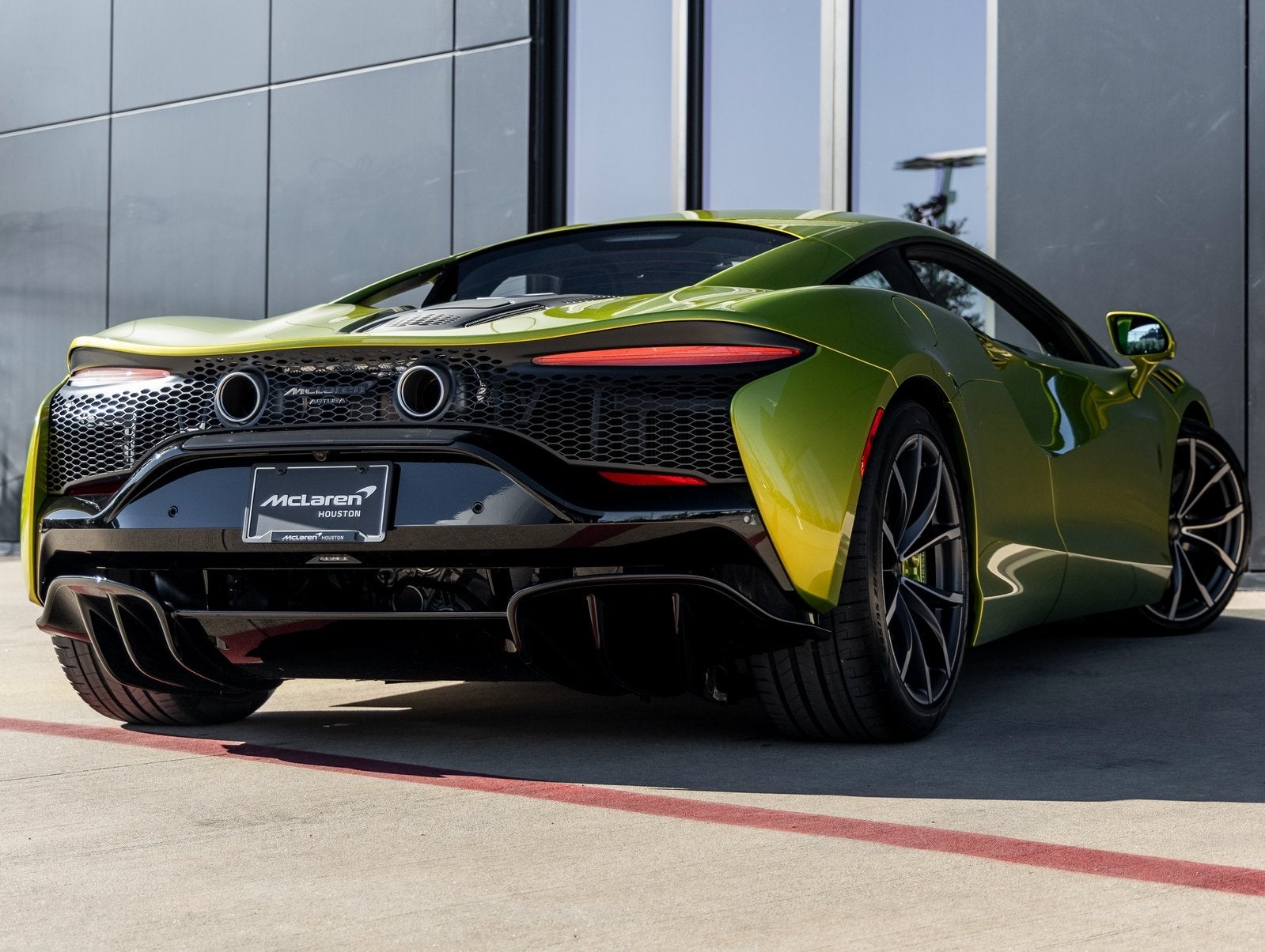 2025 McLaren Artura Base