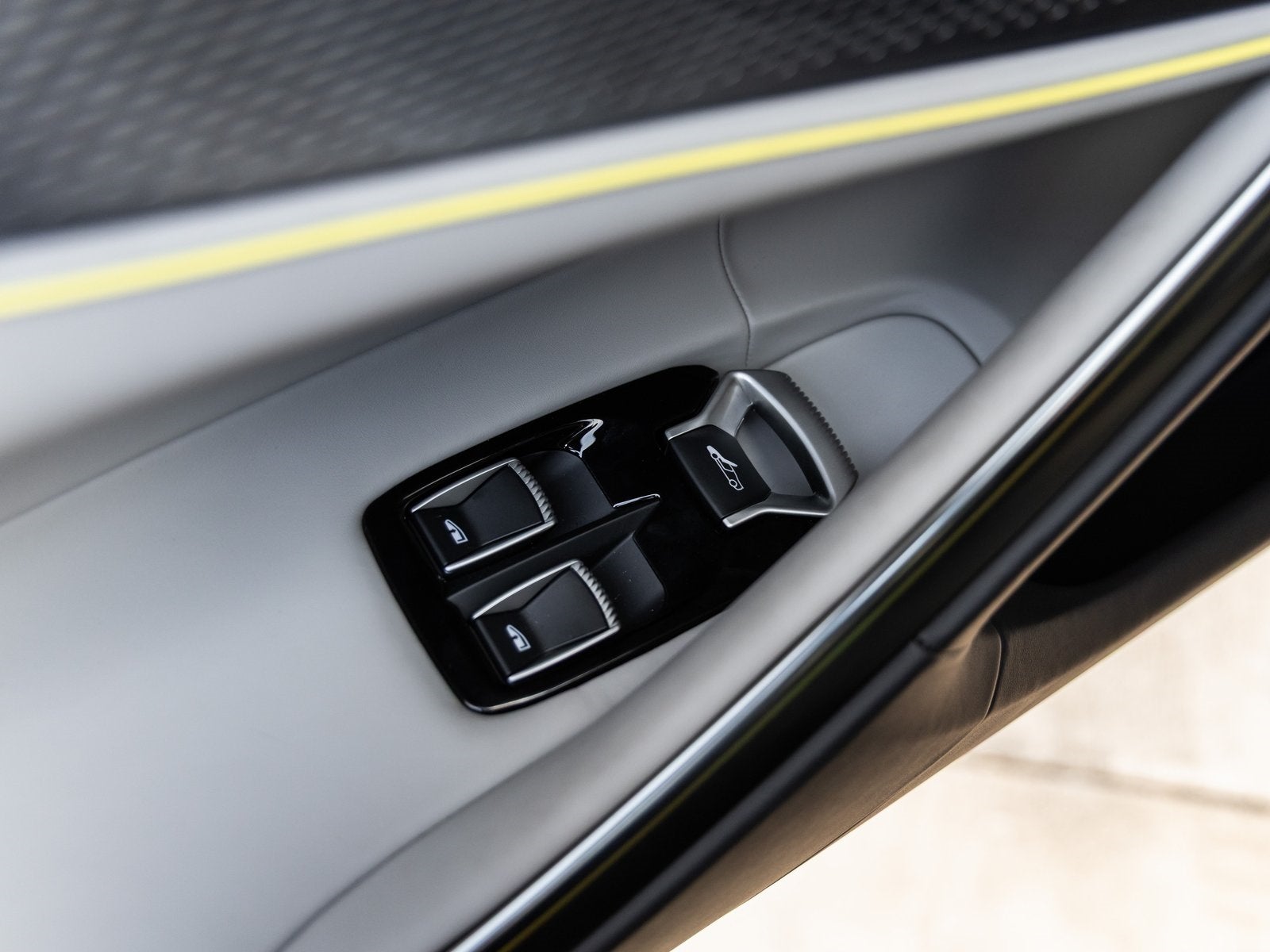 2026 McLaren Artura Base