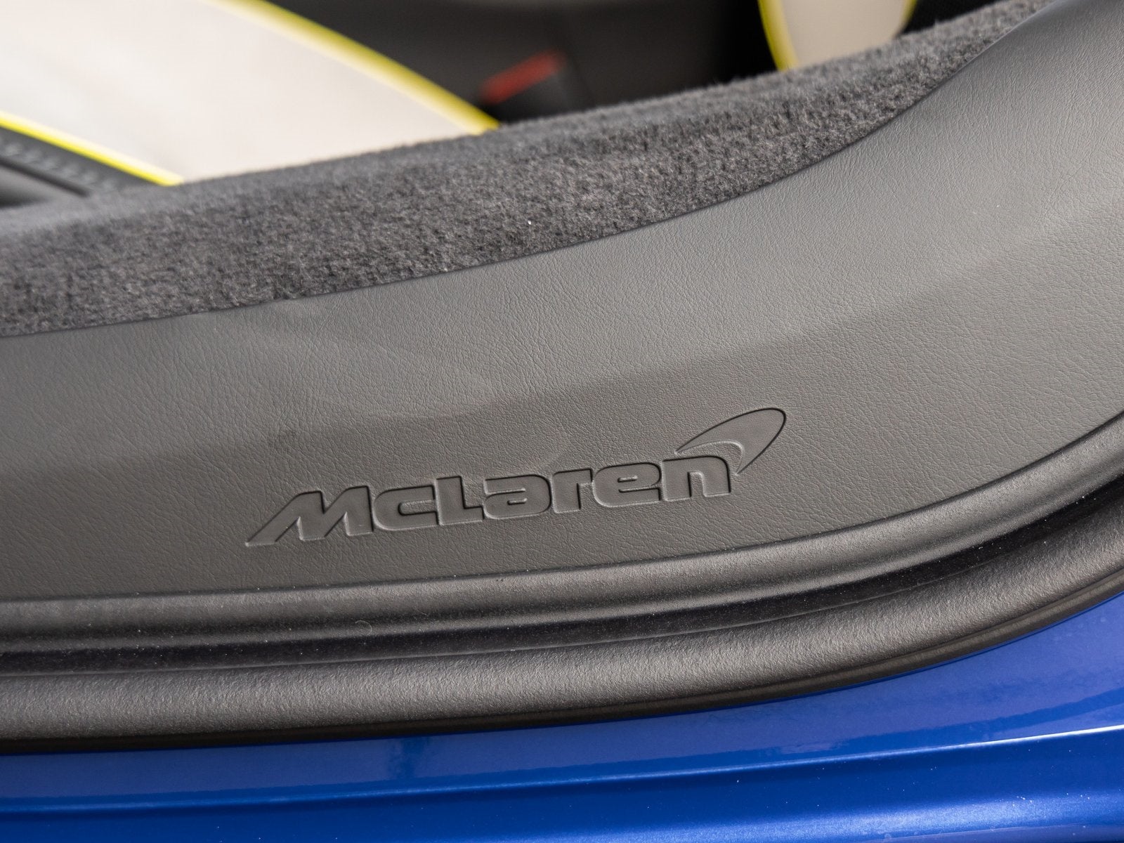 2026 McLaren Artura Base