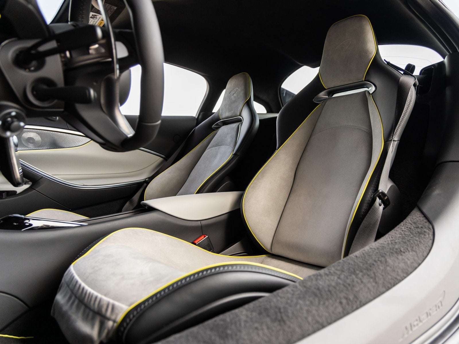 2026 McLaren Artura Base