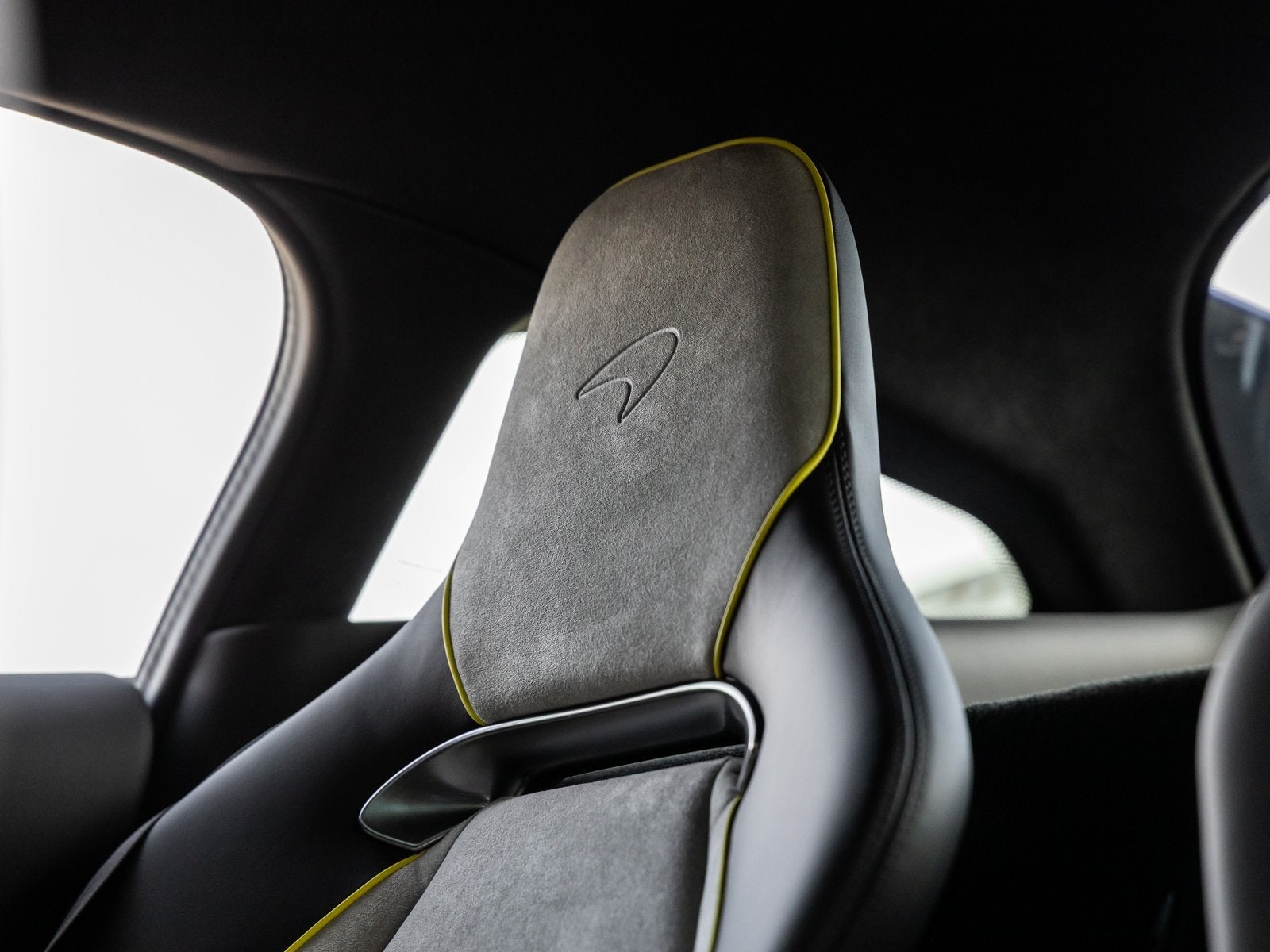 2026 McLaren Artura Base