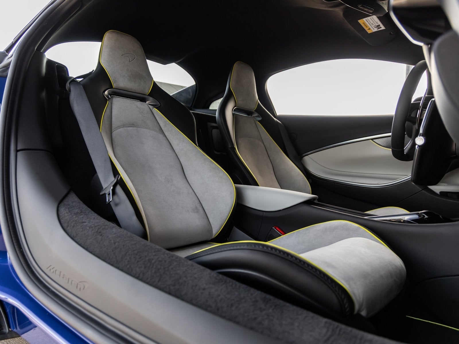 2026 McLaren Artura Base