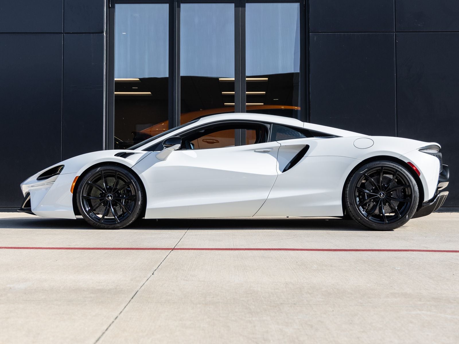 2024 McLaren Artura Base