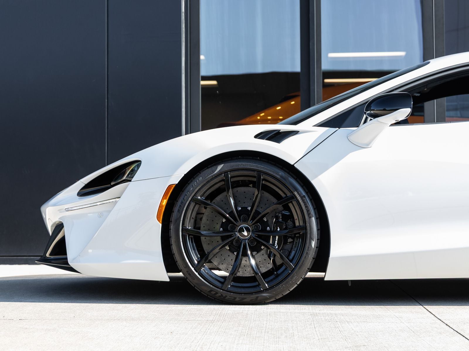 2024 McLaren Artura Base