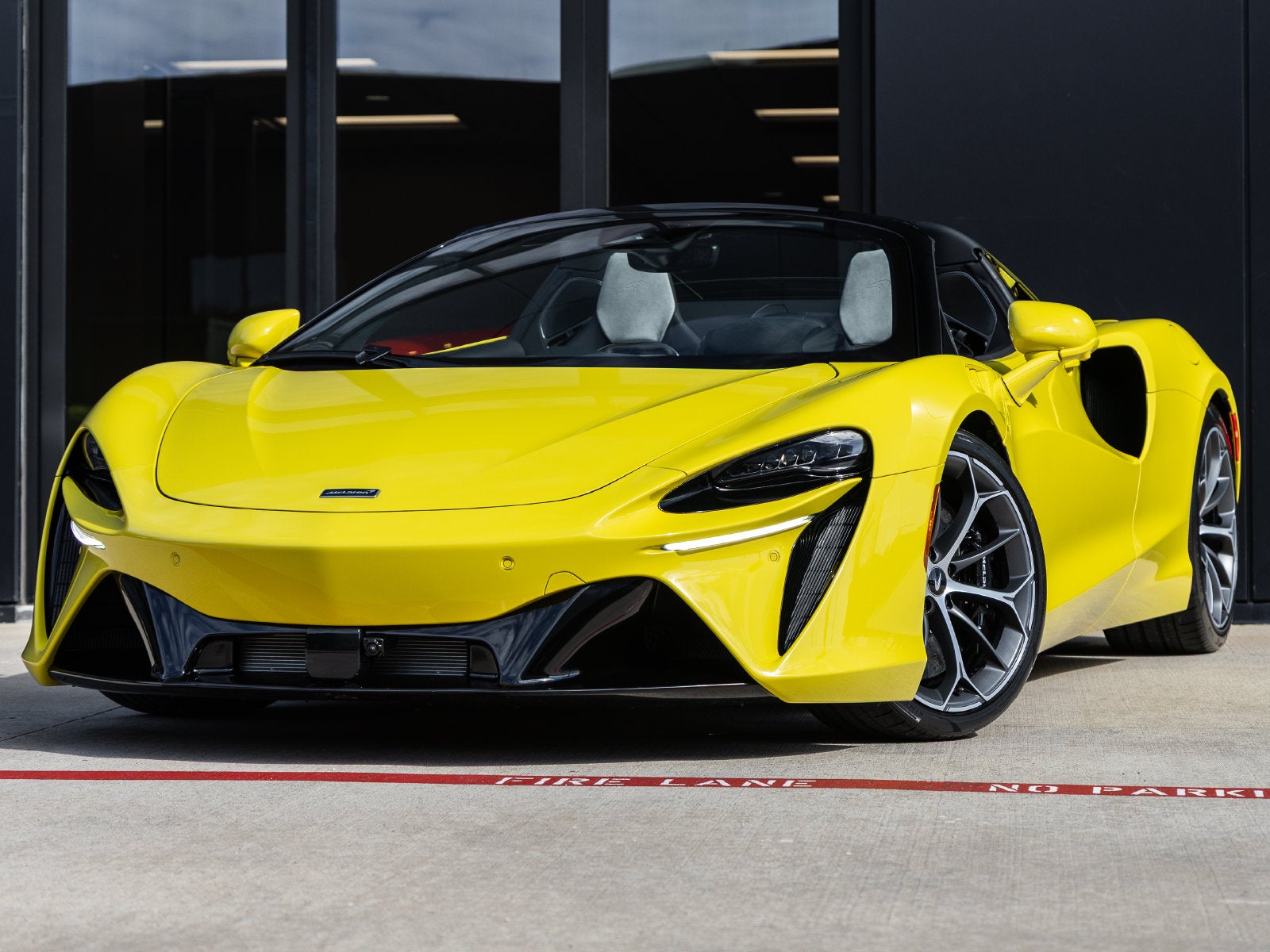 2027 McLaren Artura Base