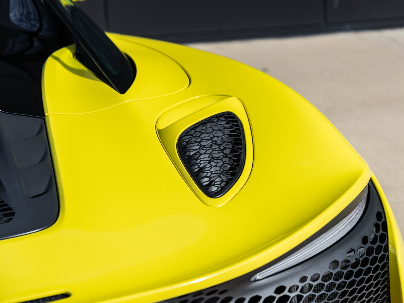 2027 McLaren Artura Base