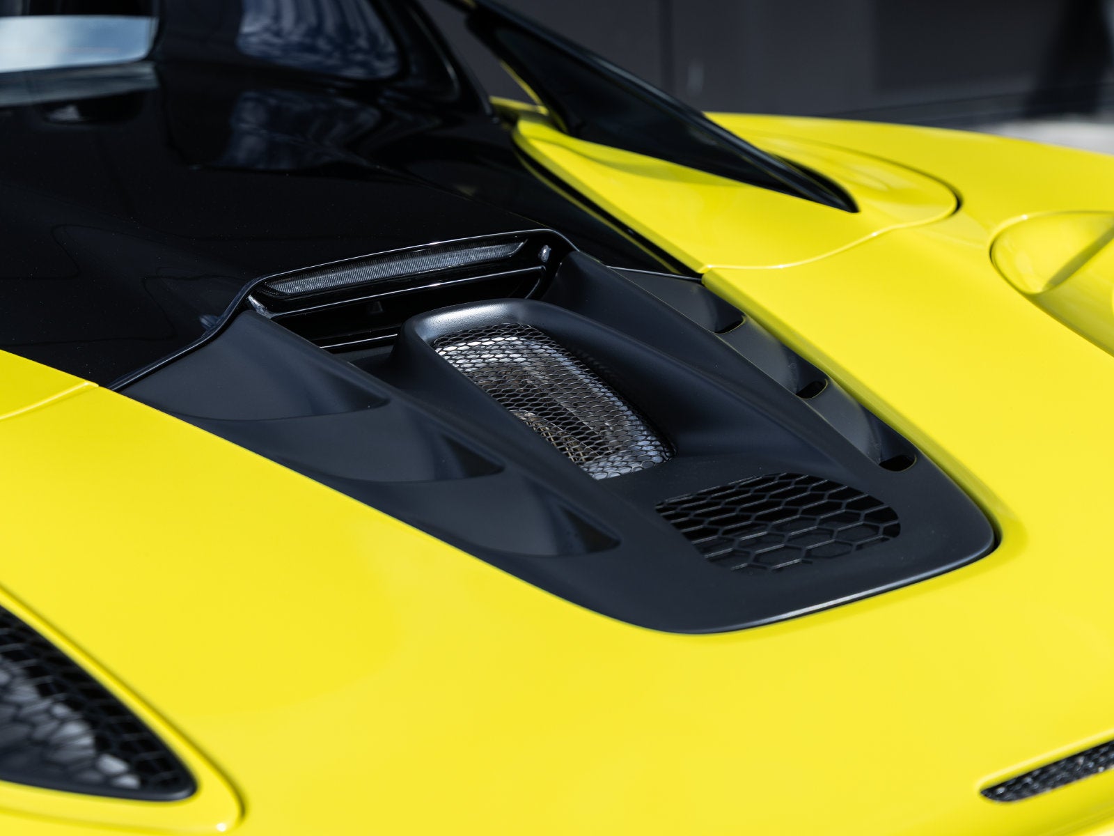 2027 McLaren Artura Base