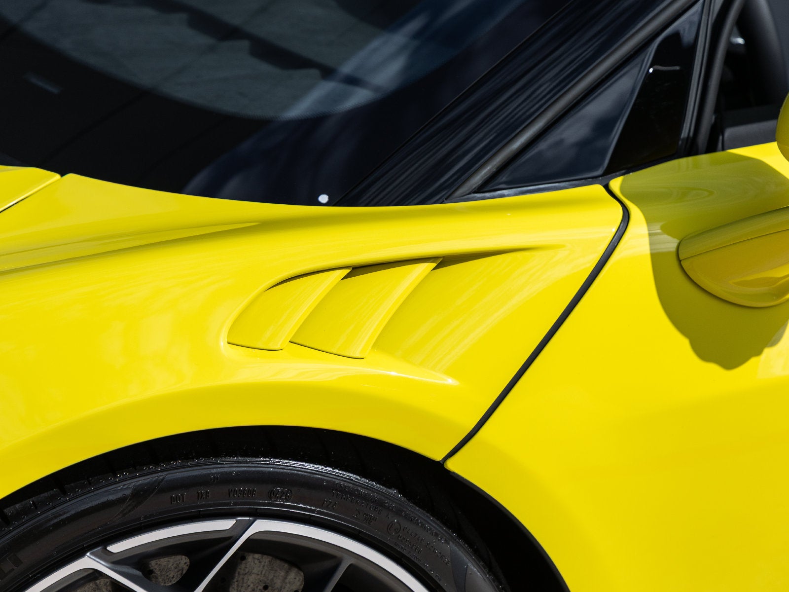 2027 McLaren Artura Base