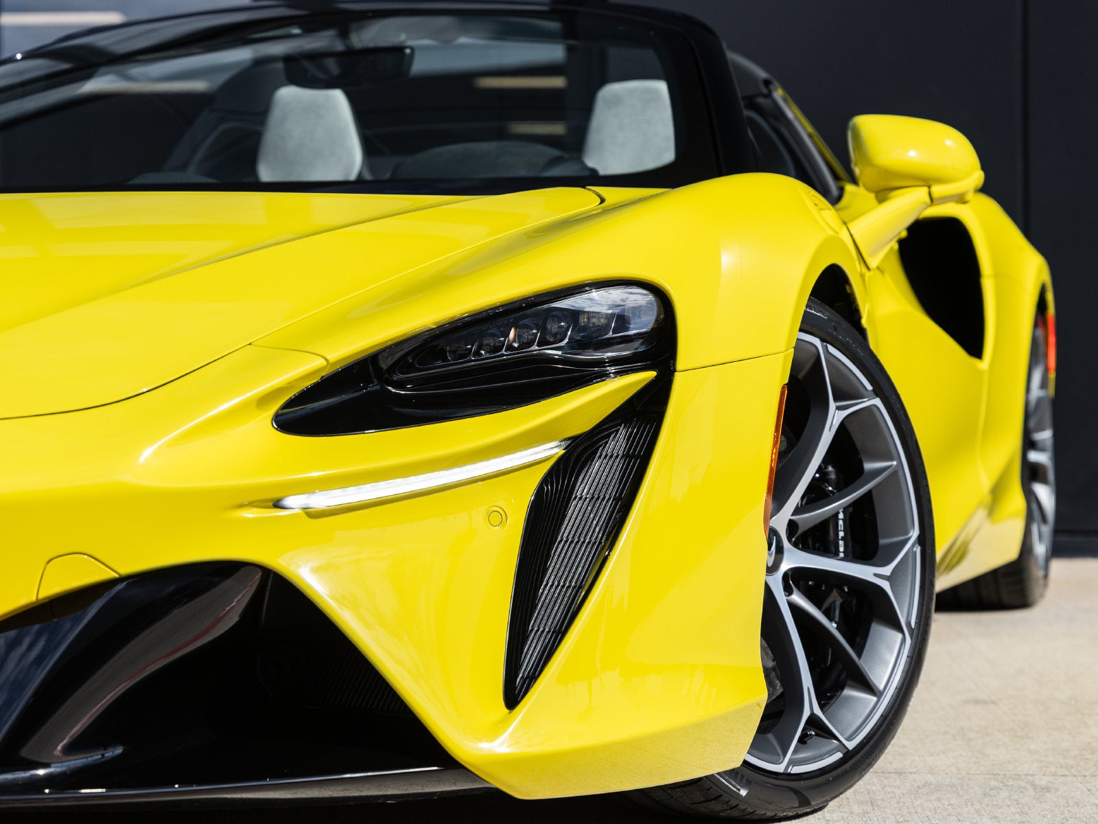2027 McLaren Artura Base
