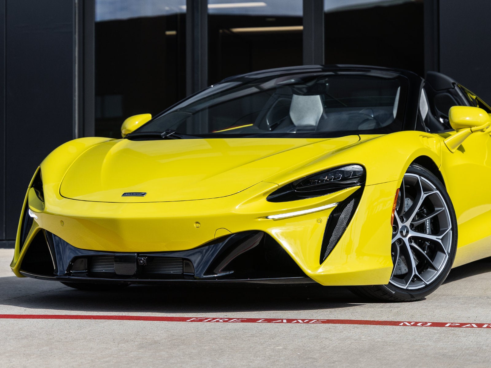 2027 McLaren Artura Base