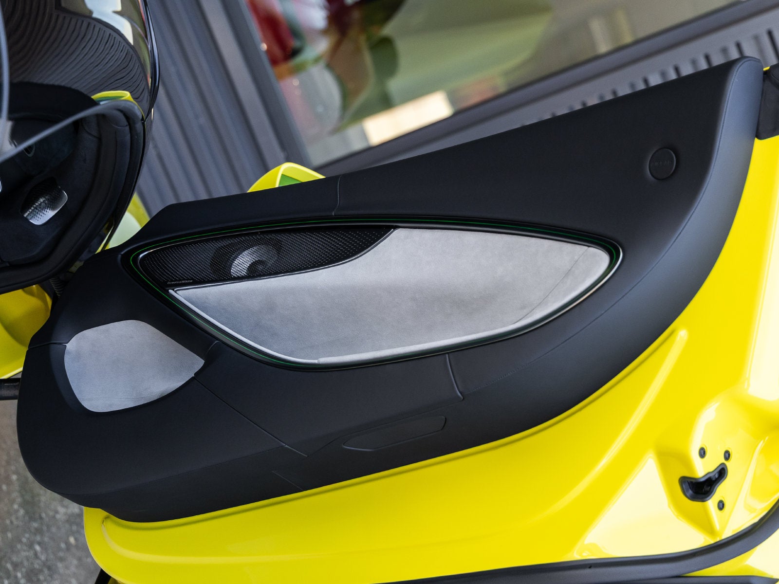 2027 McLaren Artura Base