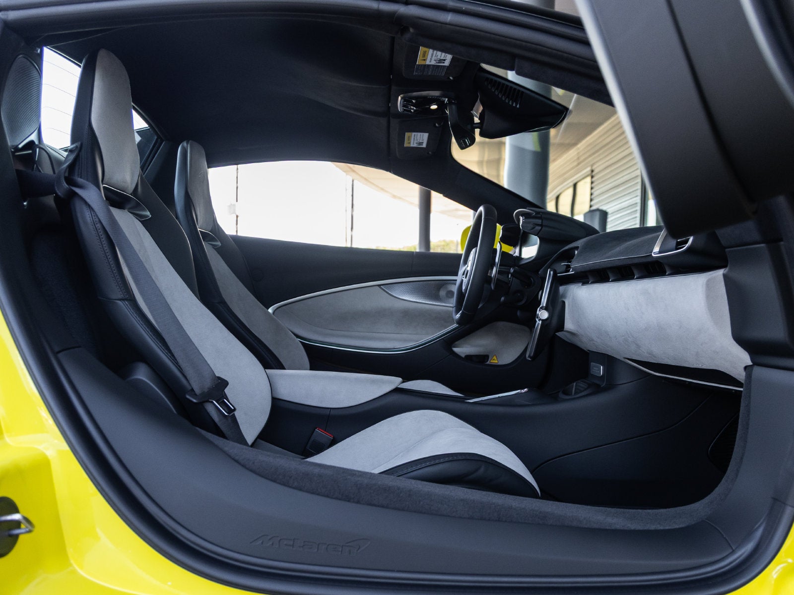 2027 McLaren Artura Base