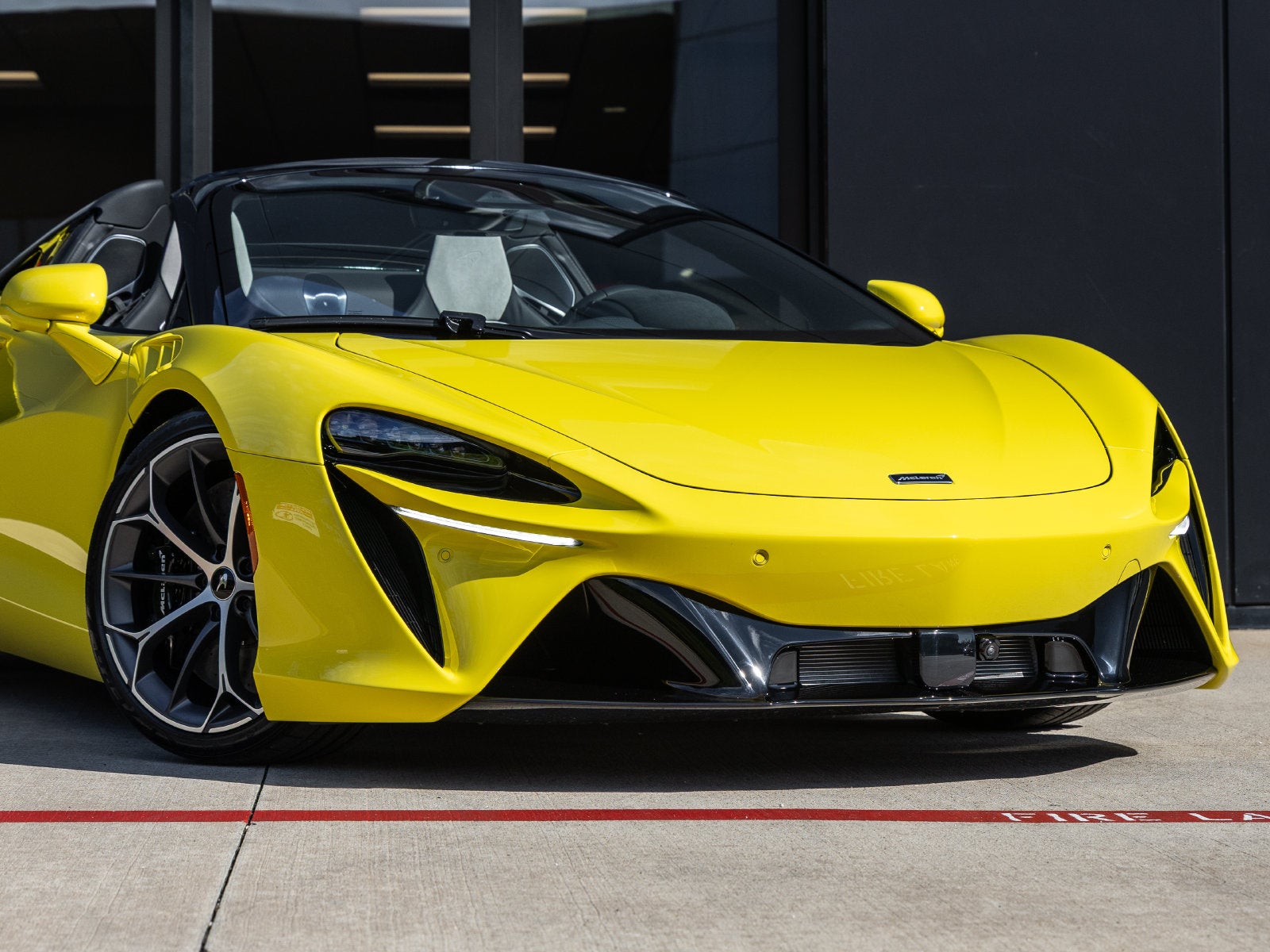 2027 McLaren Artura Base