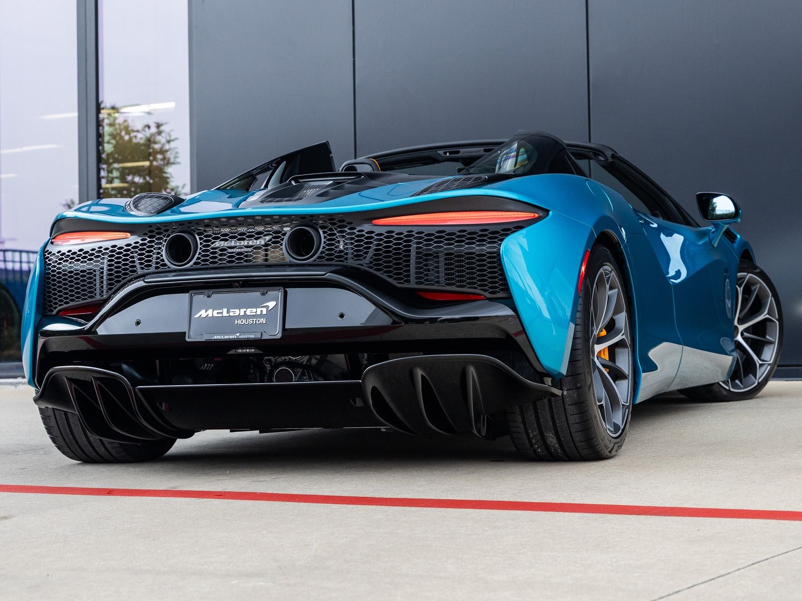 2026 McLaren Artura Base