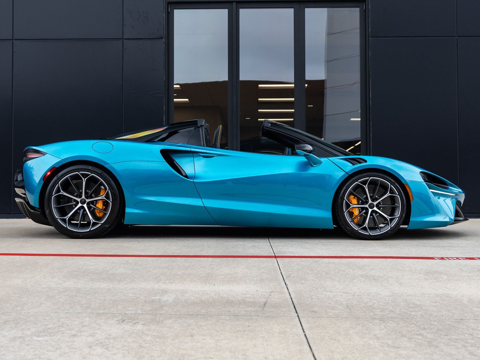 2026 McLaren Artura Base