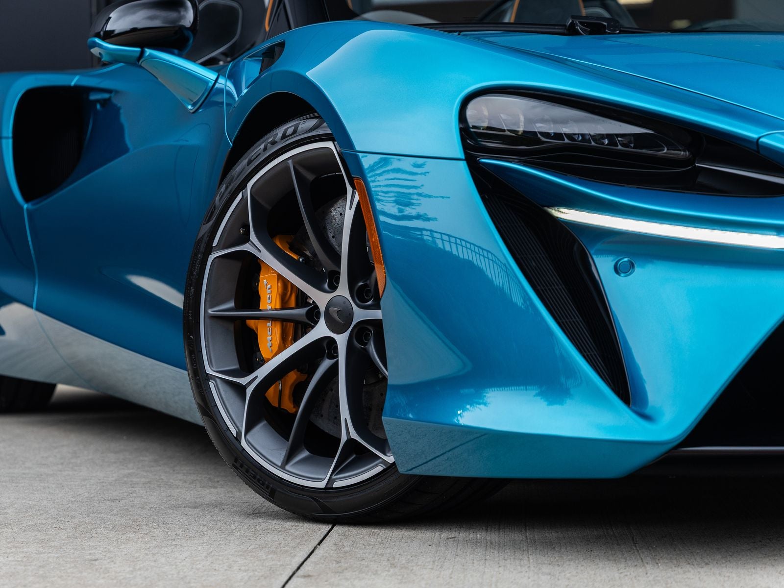 2026 McLaren Artura Base