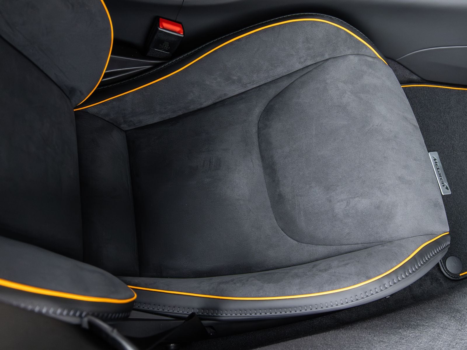 2026 McLaren Artura Base