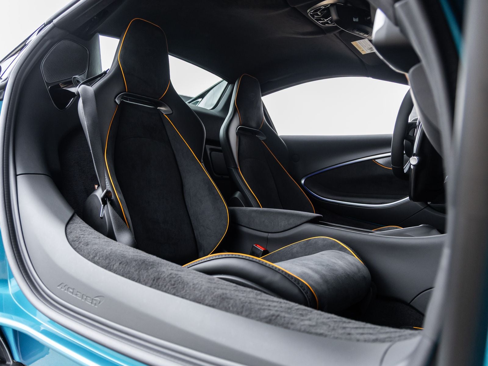 2026 McLaren Artura Base