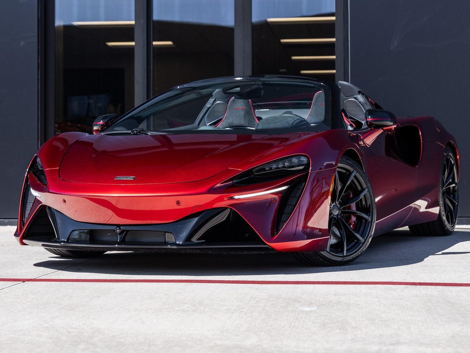 2025 McLaren Artura Base