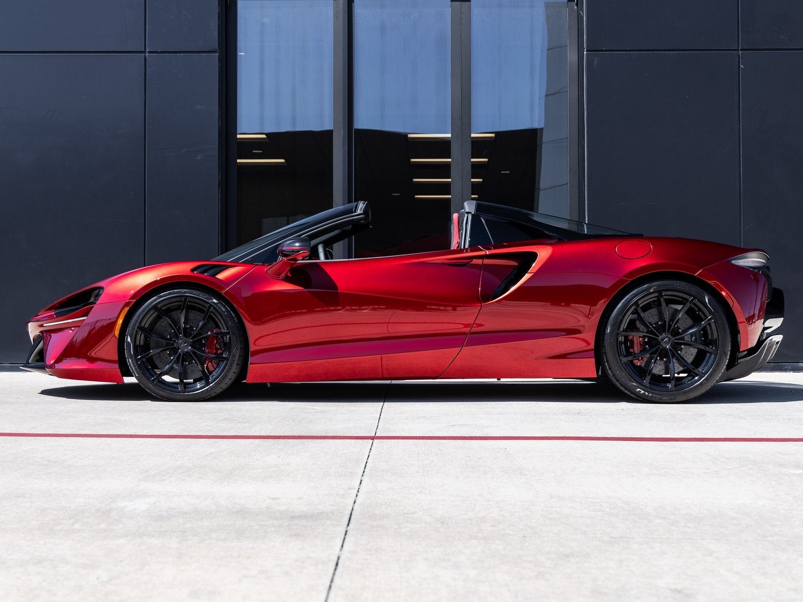 2025 McLaren Artura Base