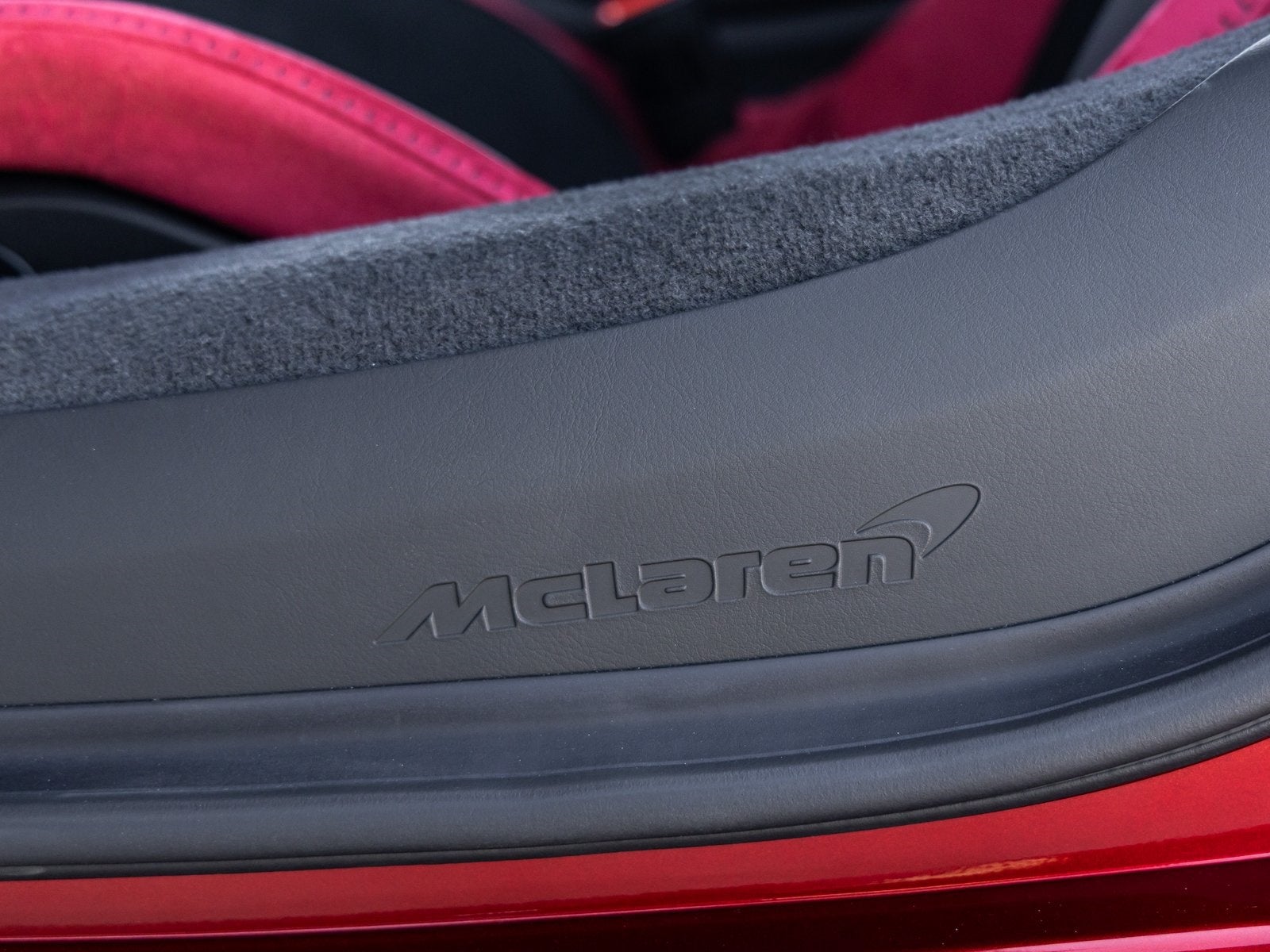 2025 McLaren Artura Base