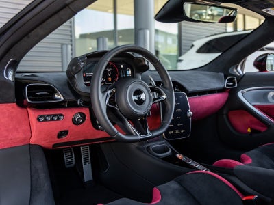 2025 McLaren Artura Base