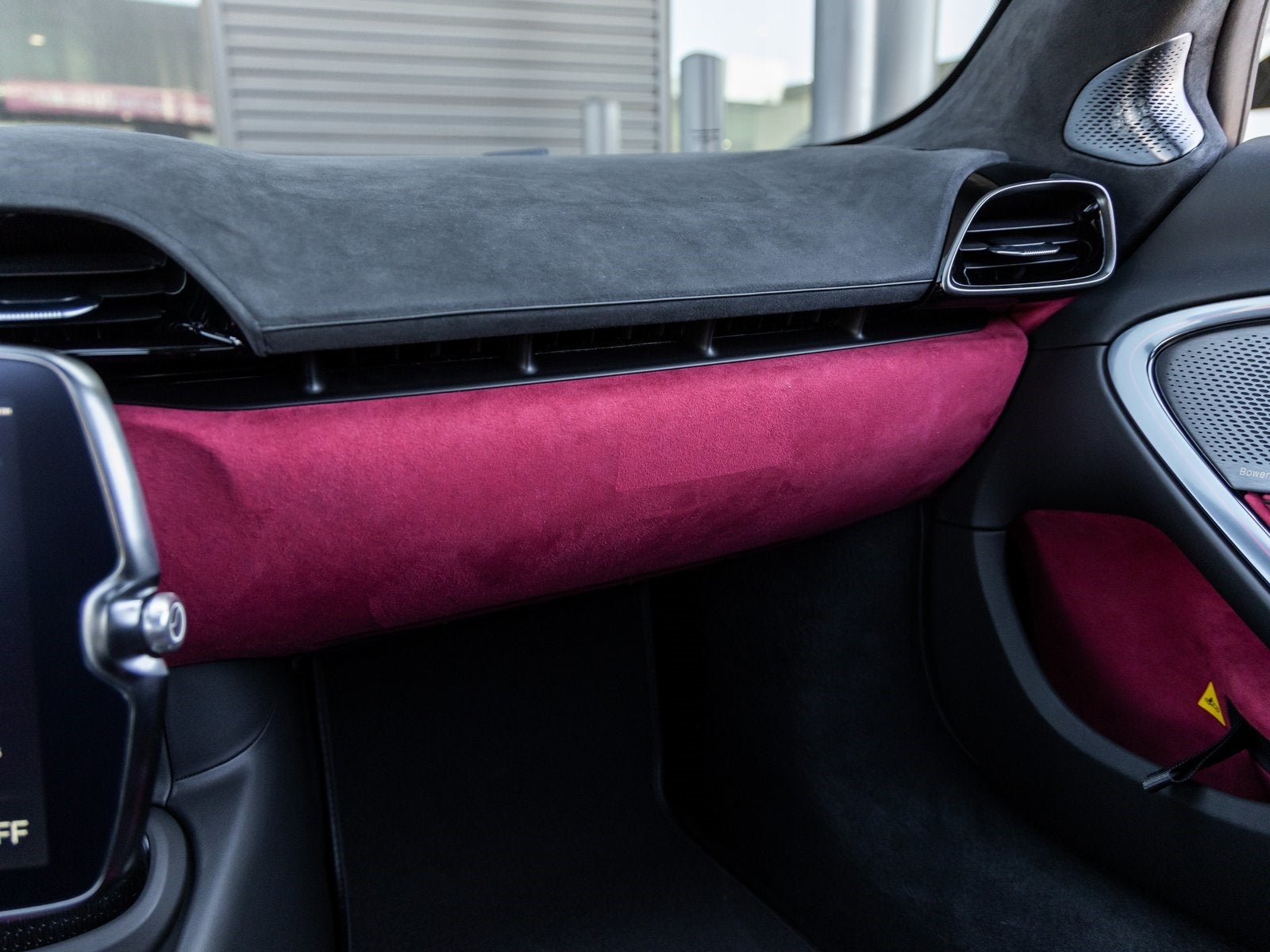 2025 McLaren Artura Base