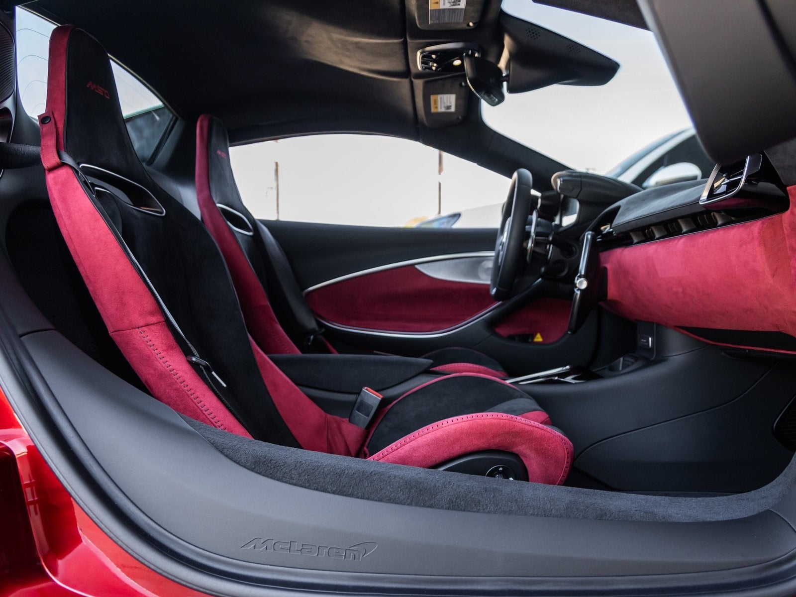 2025 McLaren Artura Base