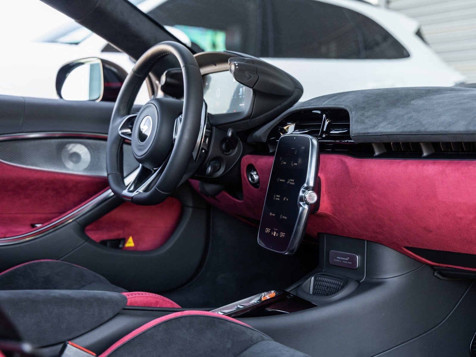 2025 McLaren Artura Base