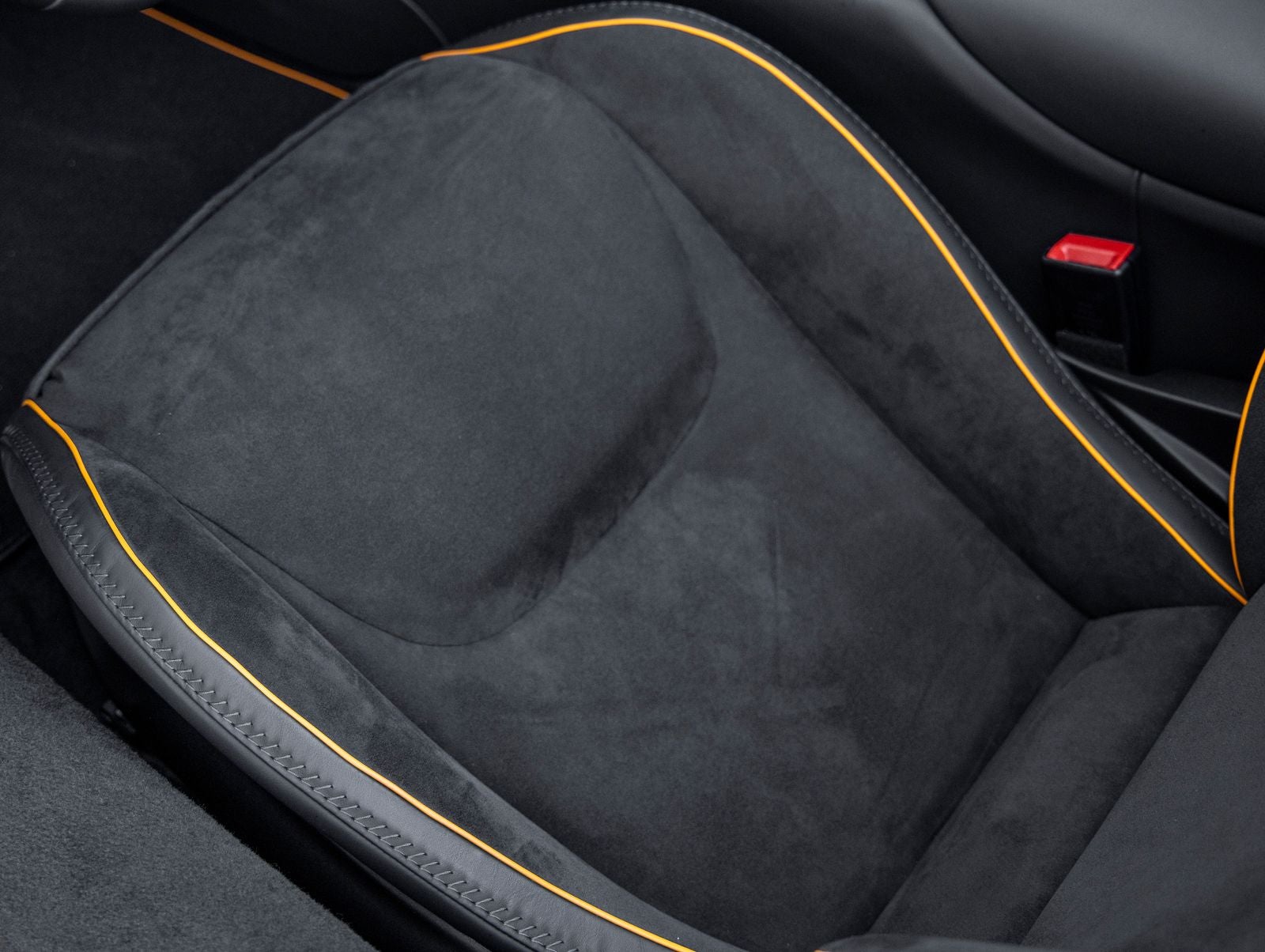 2026 McLaren Artura Base